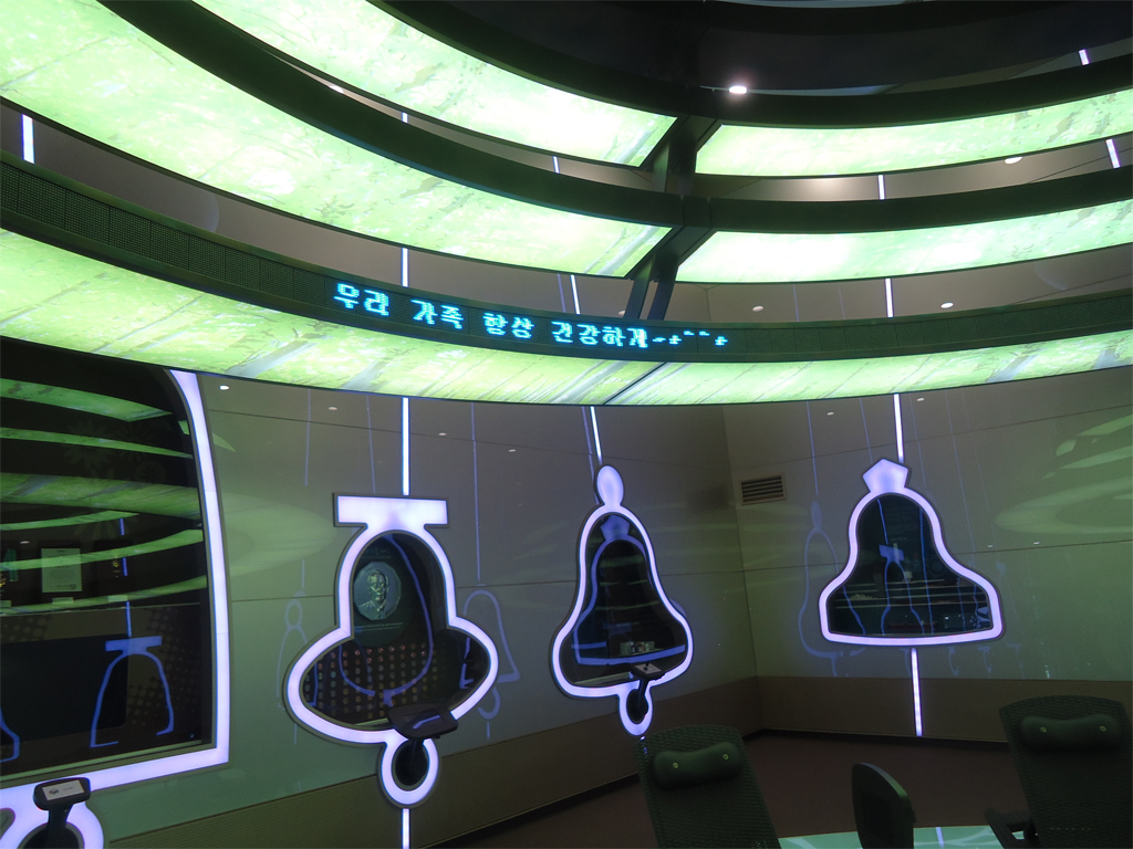 If you put your wish on the monitor, your wish will be presented on LED display, the Bell of Wish will ring, and the Flower of Response will widely bloom.
